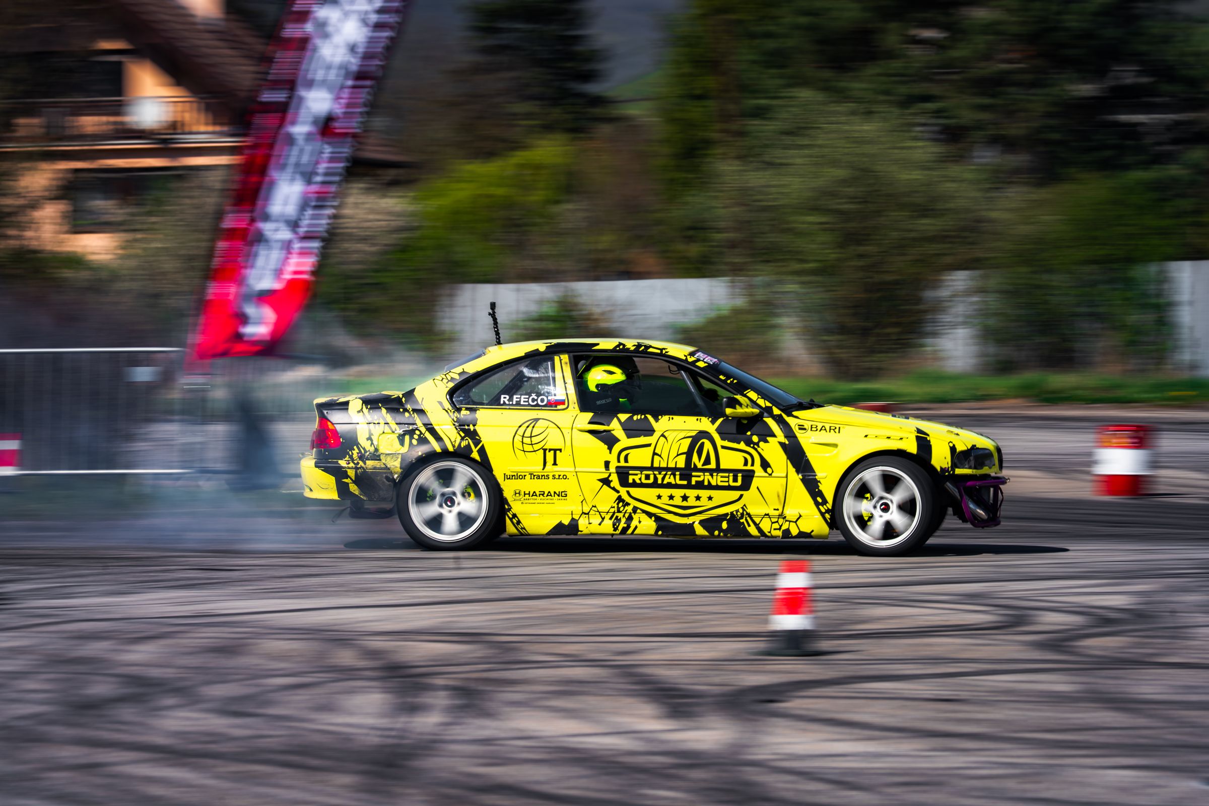 BMW E46 Royal Drift Team bokom v zákrute